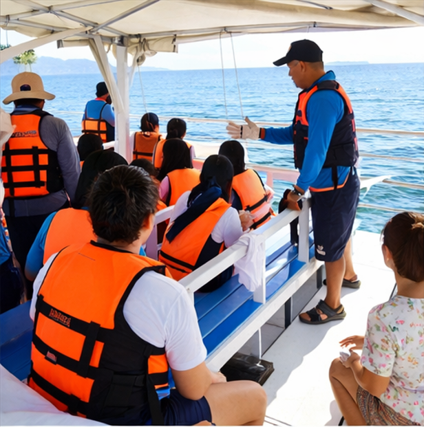 세부 호핑투어 보트 이동 장면과 출발 전 안전 안내 